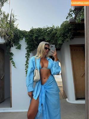 Natasha Oakley photo #0557