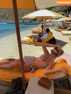 Natasha Oakley photo #0558