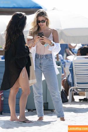 Natasha Oakley photo #0577