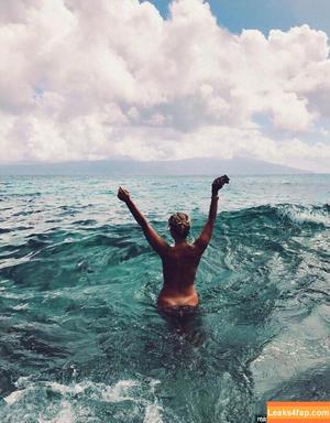 Natasha Oakley photo #0612