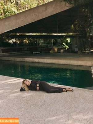 Natasha Oakley photo #0629