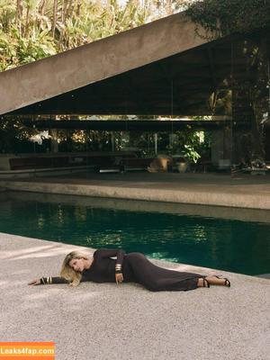 Natasha Oakley photo #0635