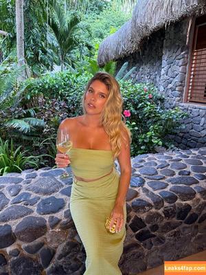 Natasha Oakley photo #0647