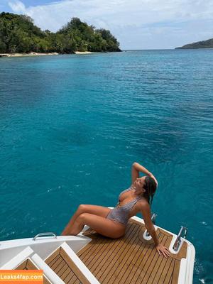 Natasha Oakley photo #0649