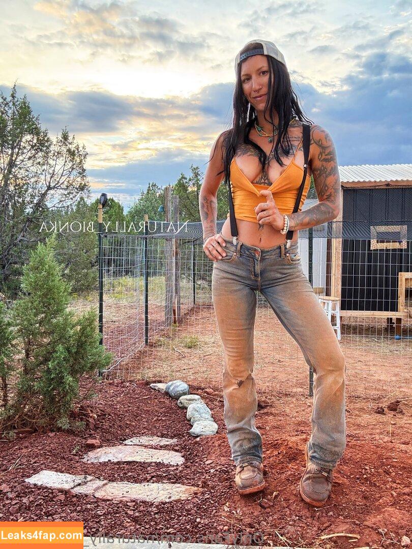 naturally_bionkafree /  leaked photo photo #0058