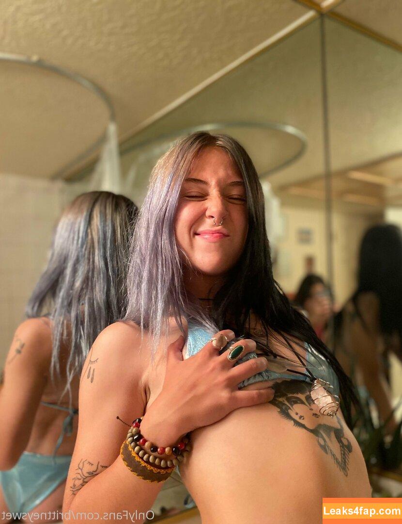 naughtybodybritt / naughty_rabbit_ leaked photo photo #0084