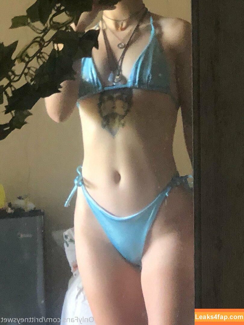 naughtybodybritt / naughty_rabbit_ leaked photo photo #0088