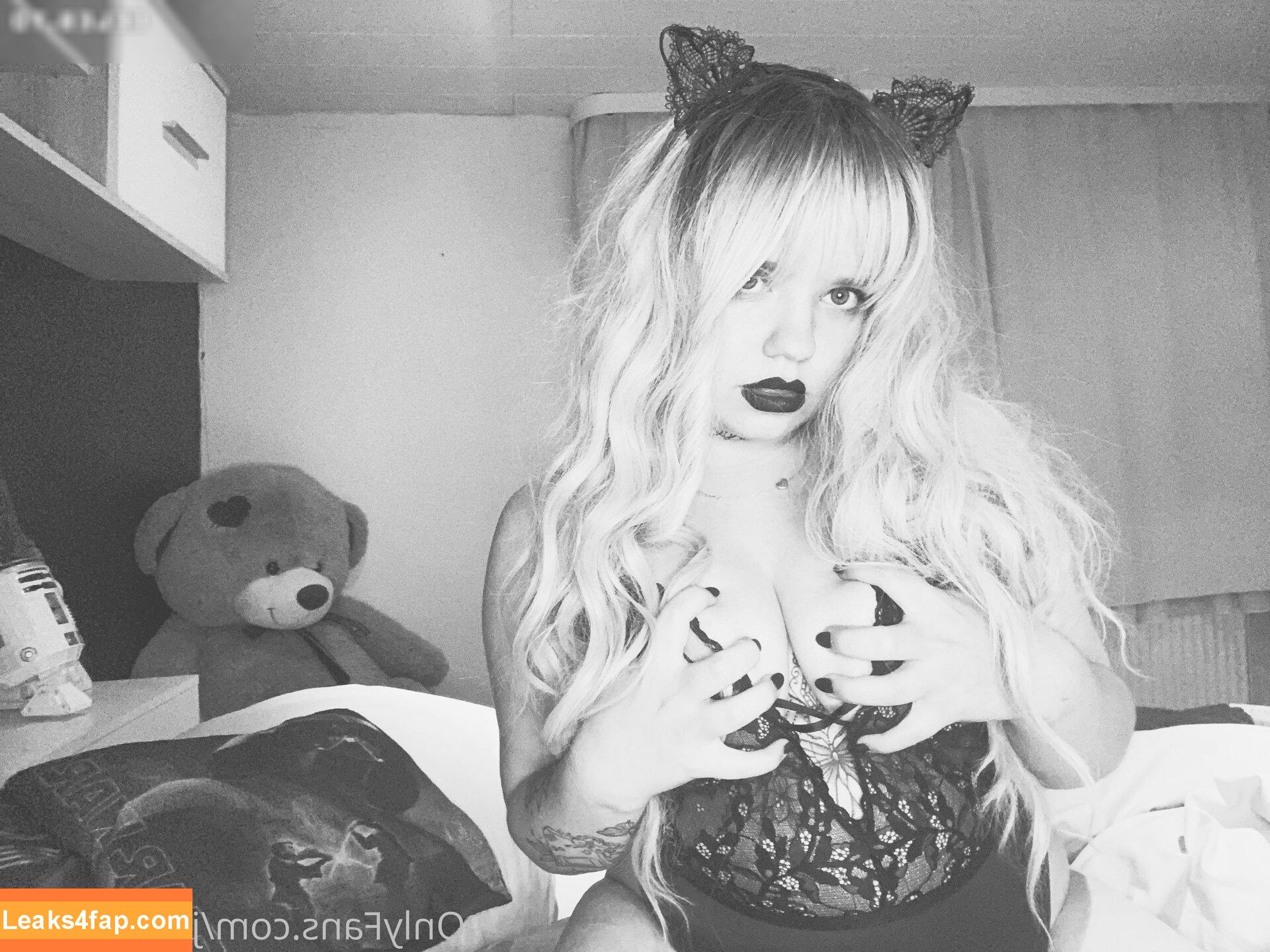 naughtycai /  leaked photo photo #0038