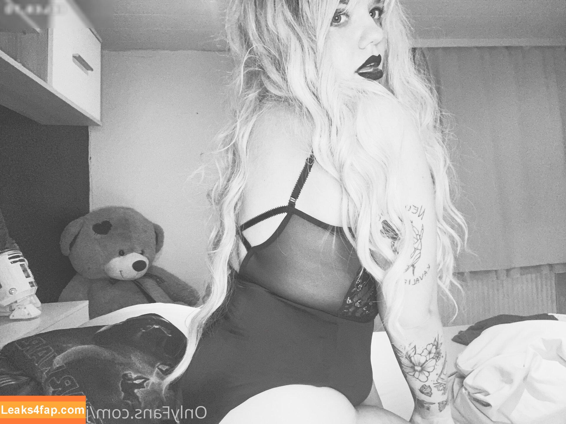 naughtycai /  leaked photo photo #0042