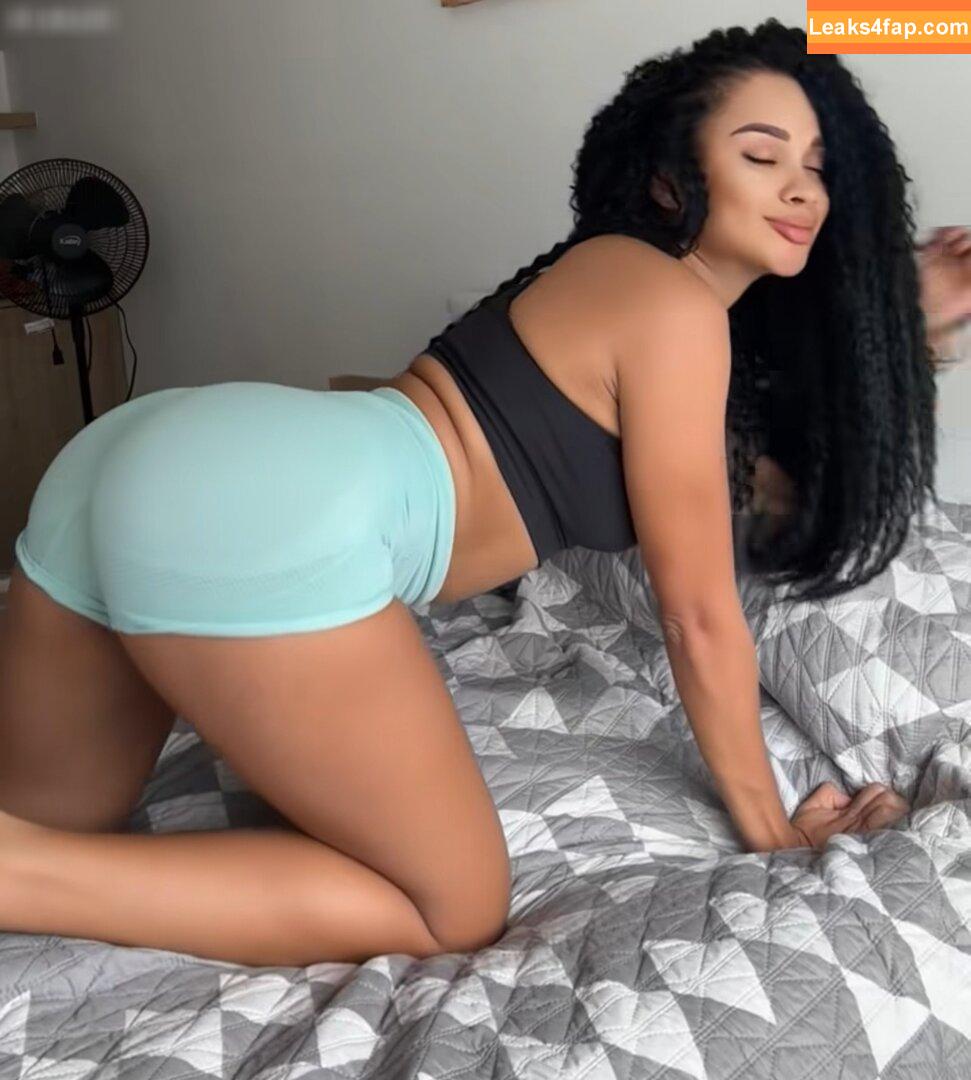 nayla.mencia /  leaked photo photo #0039