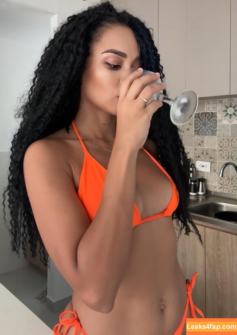 nayla.mencia /  leaked photo photo #0040