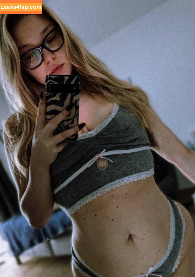 neeviliciouz / neevi / neevi_twitch / neevilicious leaked photo photo #0213