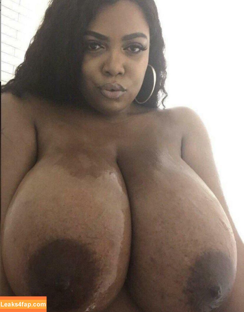 Negras Peitudas / erica.souza10 leaked photo photo #0011