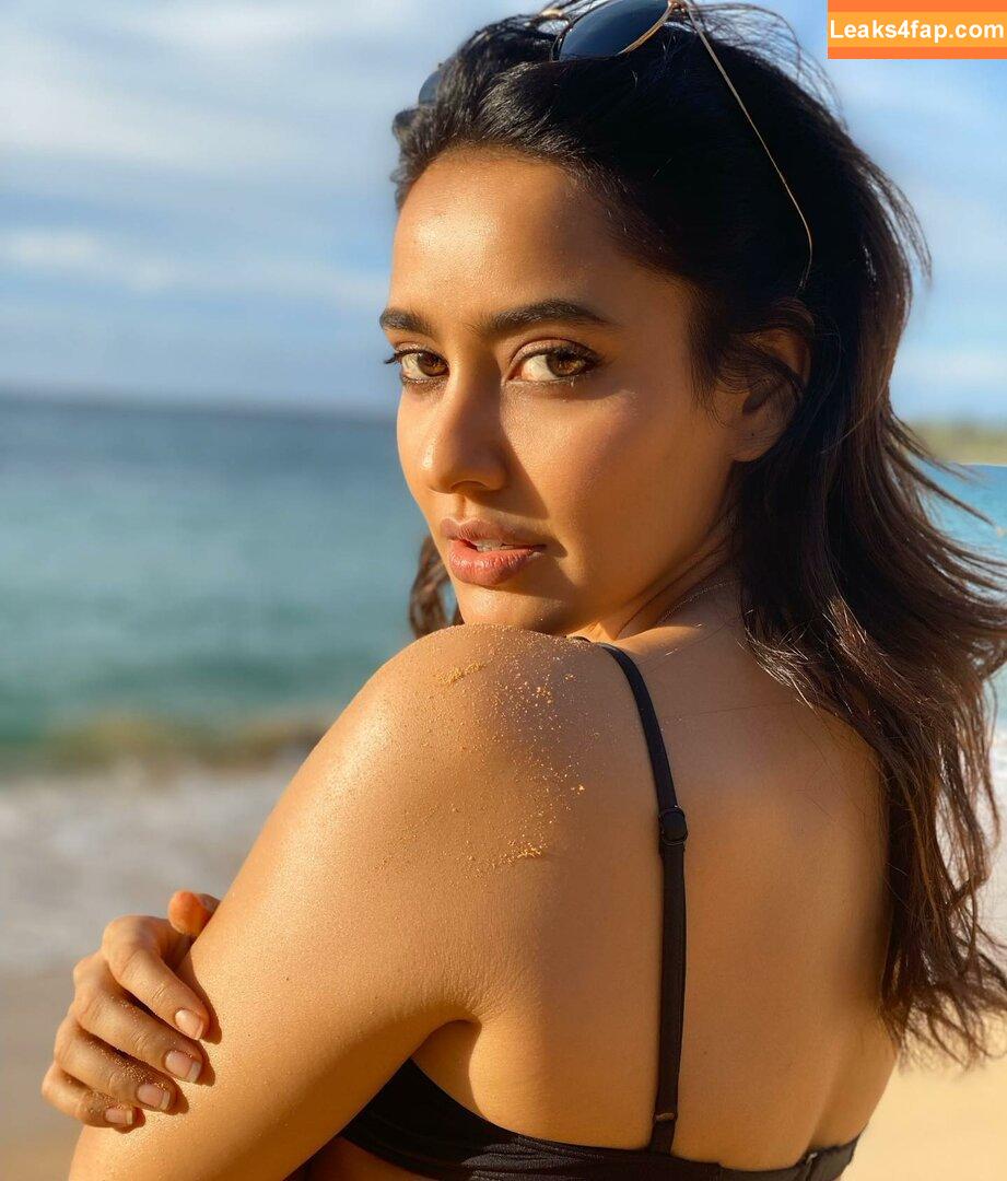 Neha Sharma / nehasharmaofficial слитое фото фото #0022