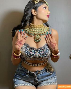 Neha Singh фото #0020