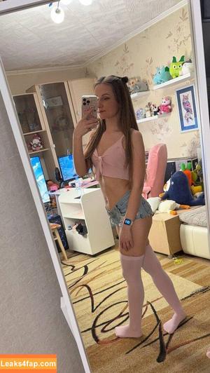 NekoWorld photo #0062