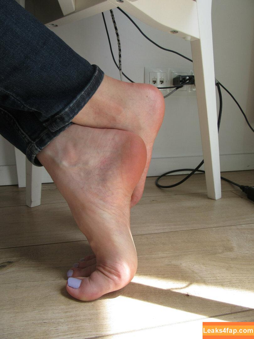 neolasoles / feet.ofneola leaked photo photo #0025