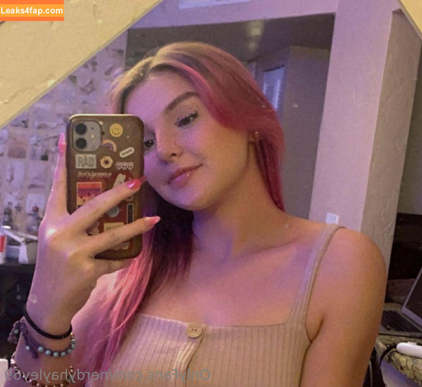 nerdyhayley69 / jhurley61299 leaked photo photo #0020