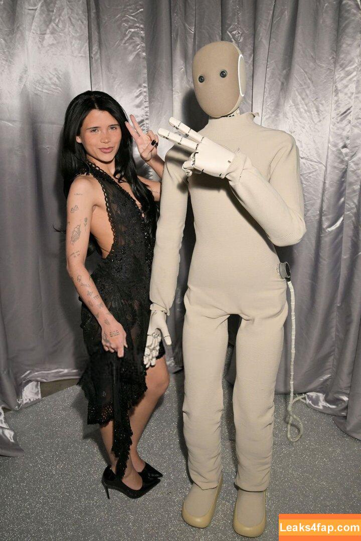 Nessa Barrett / moonologues / nessabarrett leaked photo photo #0377