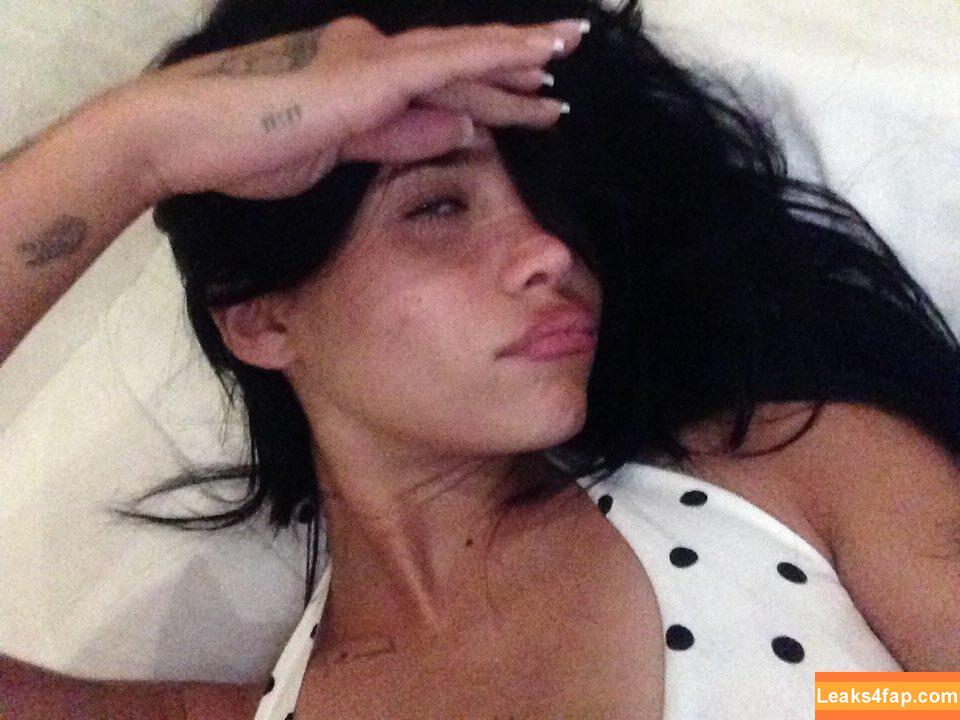 Nessa Barrett / moonologues / nessabarrett leaked photo photo #0384