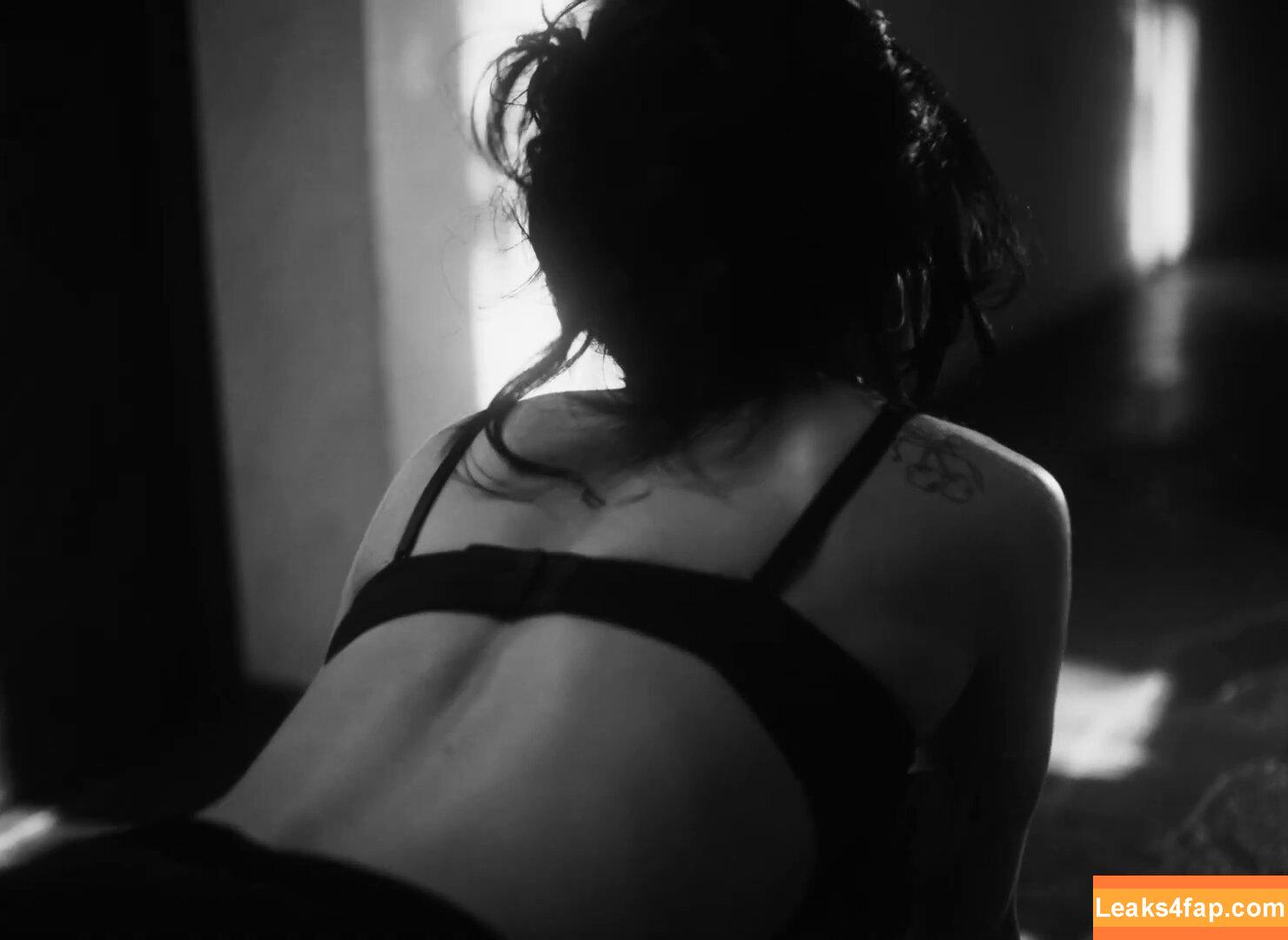 Nessa Barrett / moonologues / nessabarrett leaked photo photo #0397