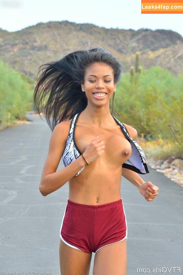 Nia Nacci / NiaNaccixxx / naughtynianacci leaked photo photo #0084