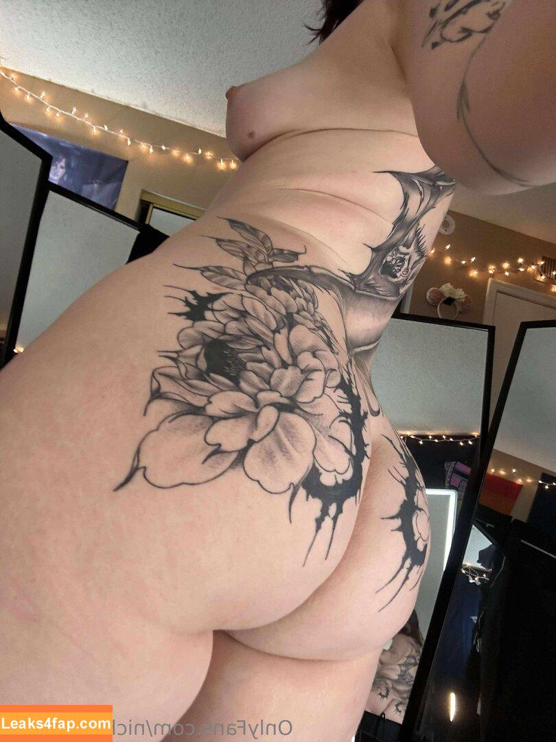 nichole_manic / nichole_is_manic leaked photo photo #0105