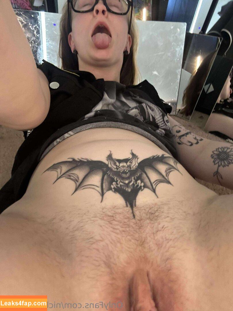 nichole_manic / nichole_is_manic leaked photo photo #0122