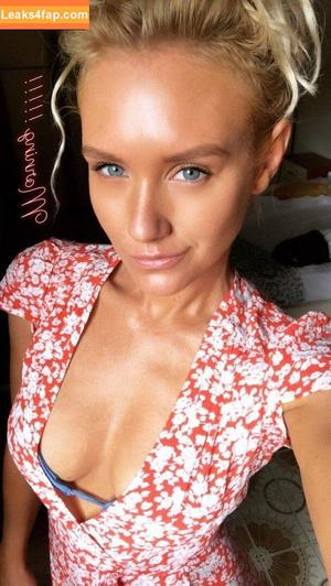 Nicky Whelan photo #0167