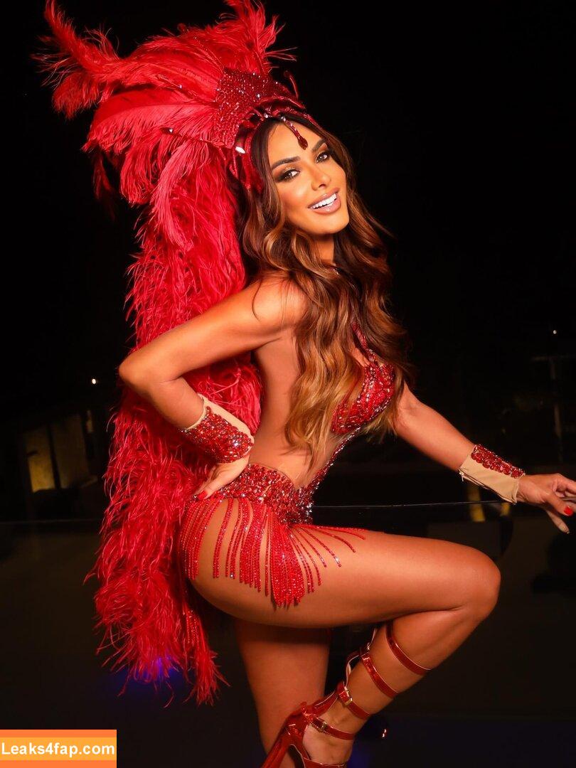 Nicole Bahls / https: / nicolebahls слитое фото фото #0191