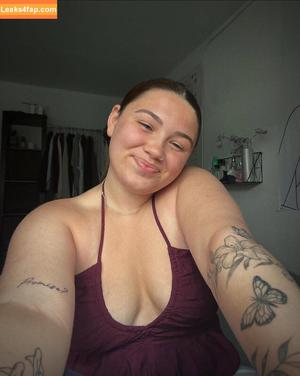 Nicole Dyer photo #0024