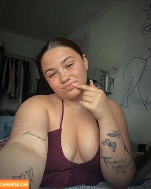 Nicole Dyer photo #0025