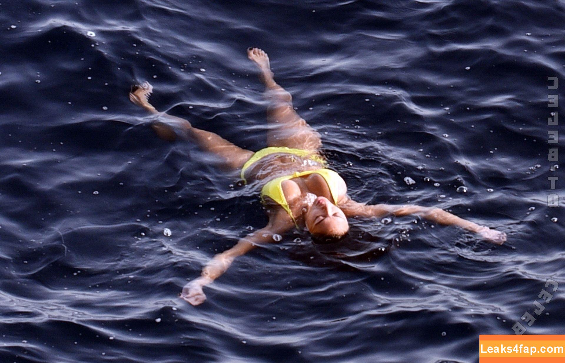 Nicole Scherzinger / NicoleScherzy / https: / nicole / nicolescherzinger слитое фото фото #2268