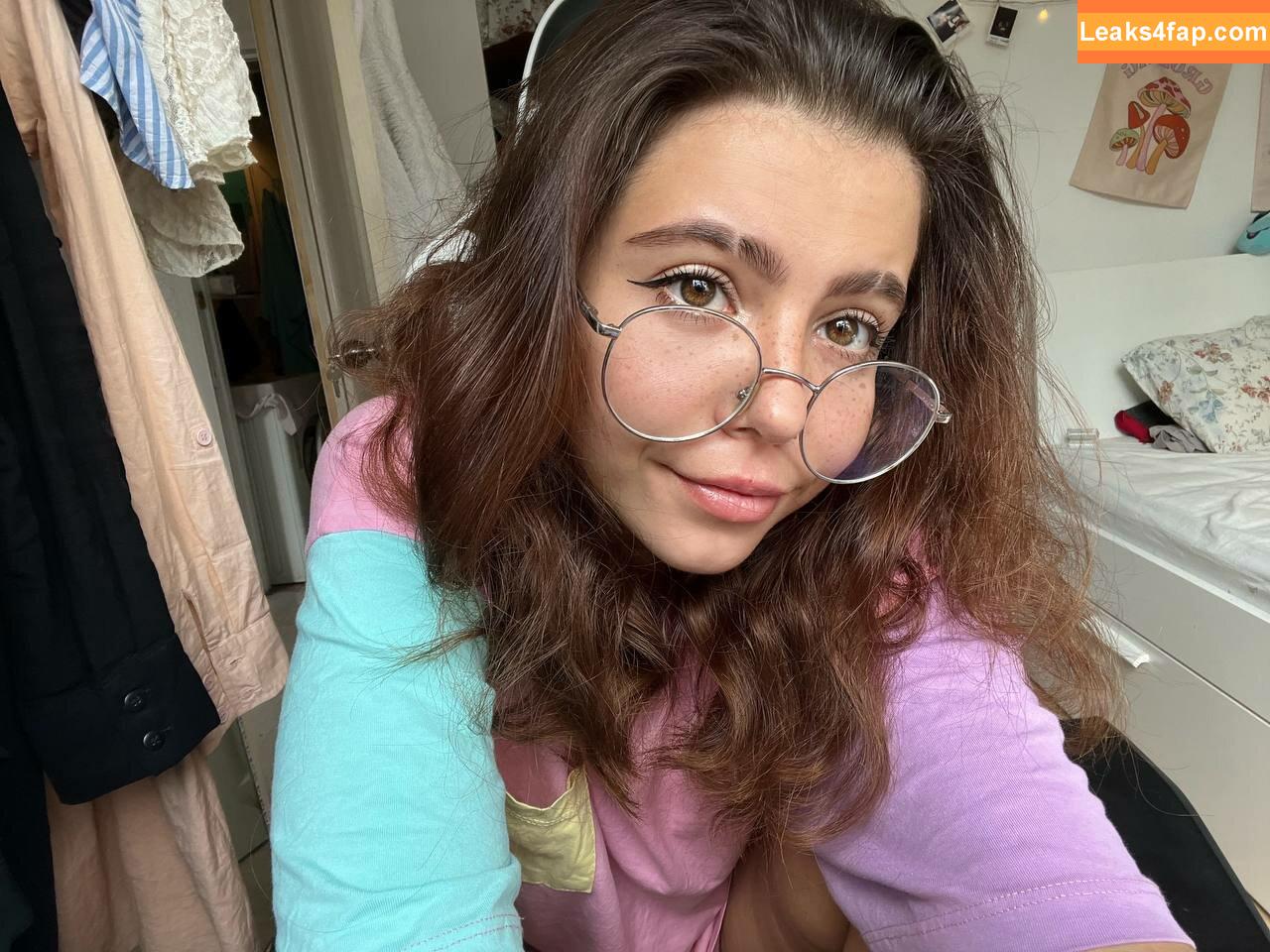 Nicole Vachevski / petitenikole leaked photo photo #0021