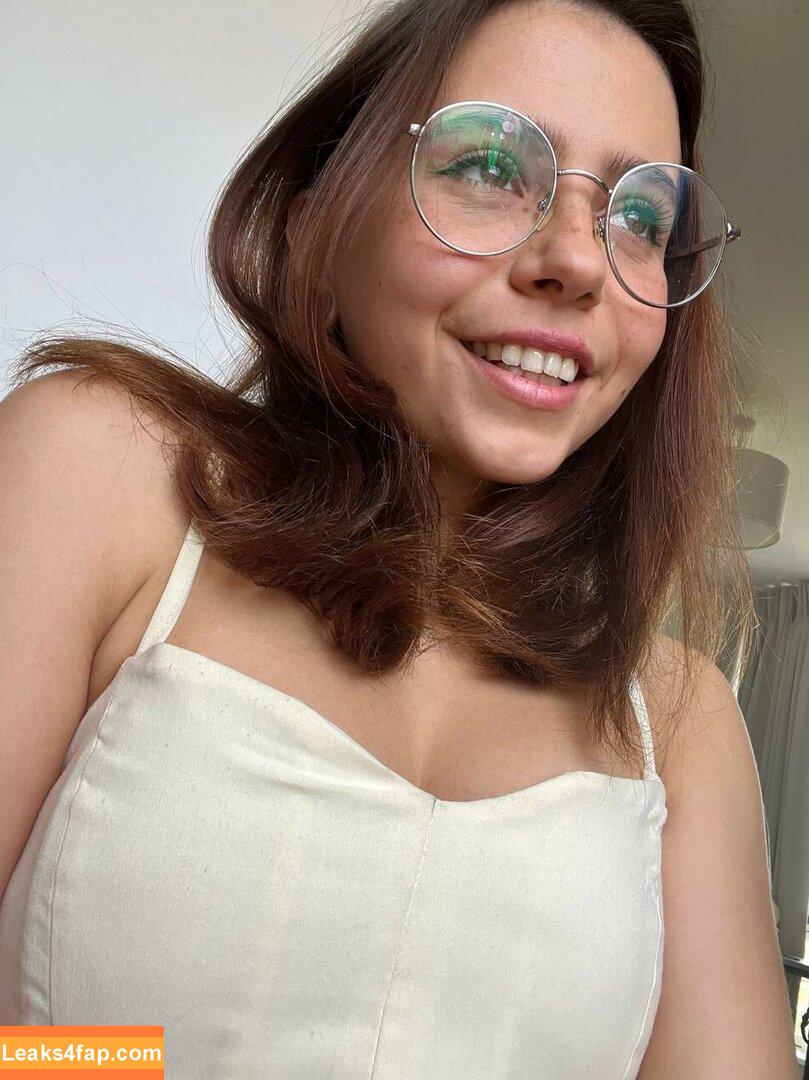 Nicole Vachevski / petitenikole leaked photo photo #0028