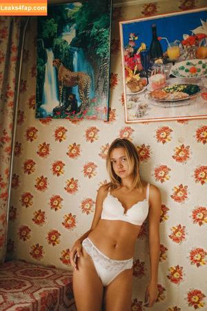 Nika Strawberry photo #0024