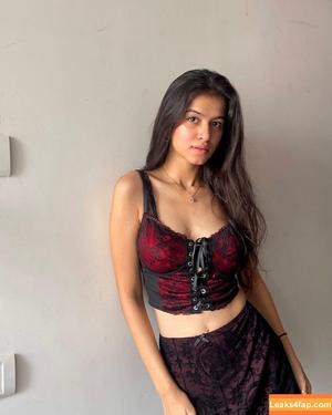 Niki Lalwani фото #0005