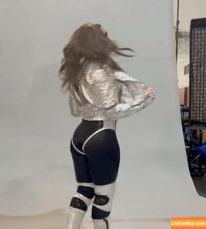 Nikki Cross photo #0053