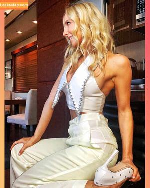 Nikki Glaser фото #0025