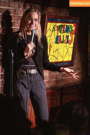 Nikki Glaser photo #0089