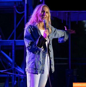 Nikki Glaser photo #0092