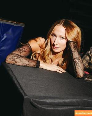 Nikki Glaser photo #0339