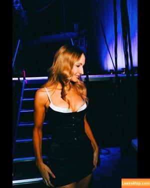 Nikki Glaser photo #0348
