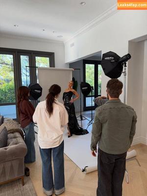 Nikki Glaser photo #0386