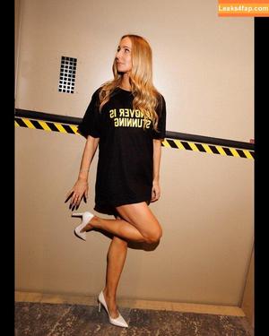 Nikki Glaser photo #0414