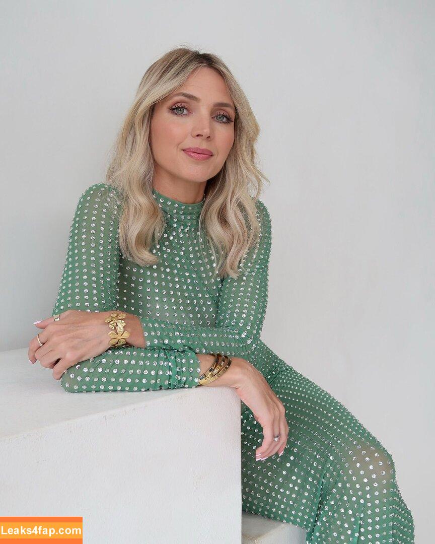 Nikki Osborne / nikkiosborneofficial / thebushblonde leaked photo photo #0027