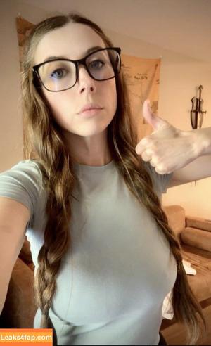 Nikki Osborne photo #0048