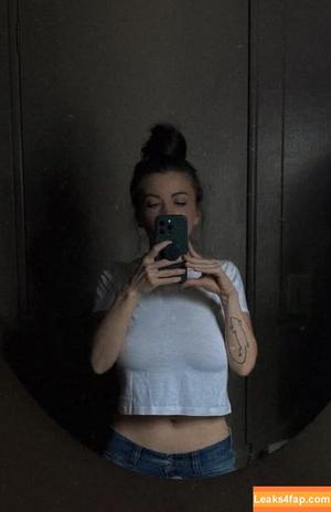 Nikki Osborne photo #0049