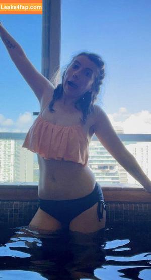 Nikki Osborne photo #0053