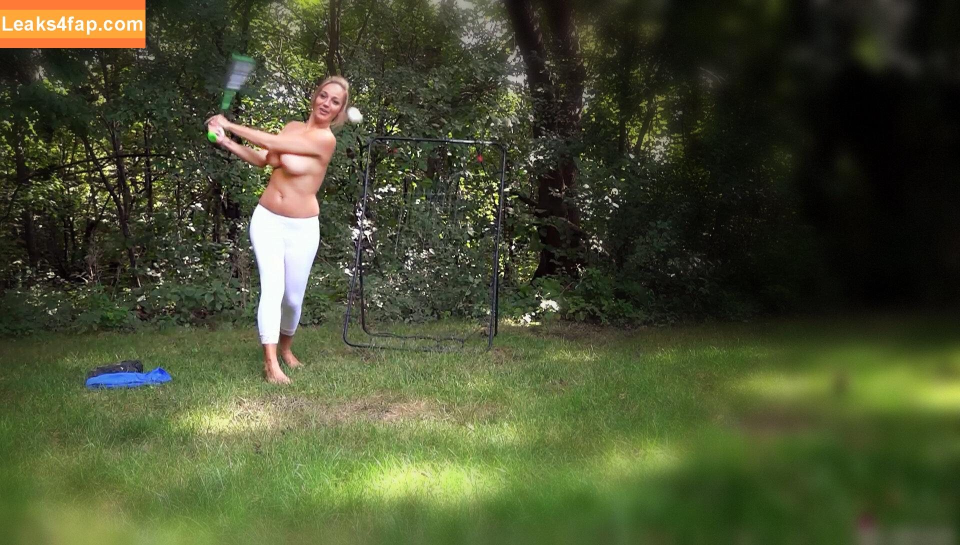 Nikki Sims / NextDoorNikki / https: / nikki.sims.official слитое фото фото #0072